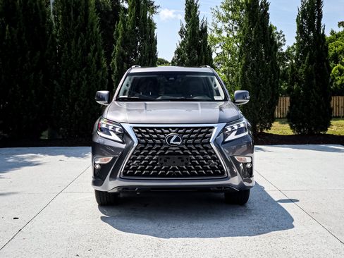 Used 2023 Lexus GX 460 Premium w/ Premium Package AWD/4WD image 3