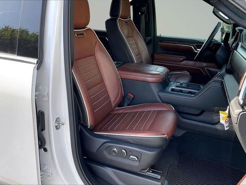 Used 2024 GMC Sierra 2500 Denali Ultimate AWD/4WD image 8