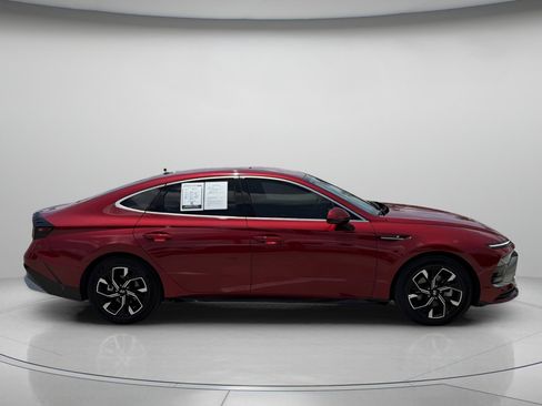 Used 2025 Hyundai Sonata SEL FWD image 2