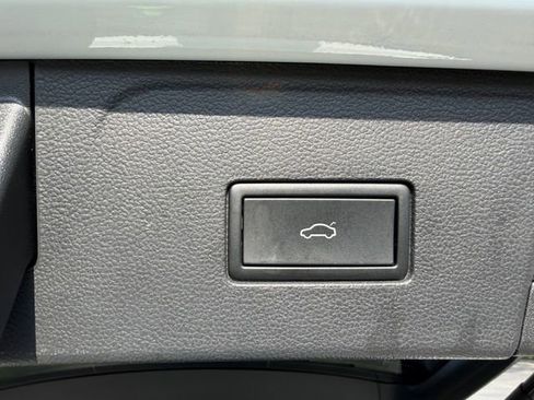 Used 2025 Volkswagen Atlas SE image 44