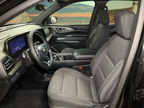 Used 2025 Chevrolet Traverse LT w/ Sun and Wheel Package image 20