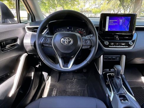 Used 2024 Toyota Corolla Cross LE w/ Moonroof Package image 8