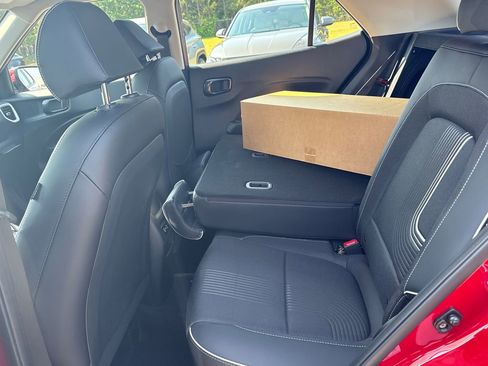 New 2025 Hyundai Venue Limited image 11