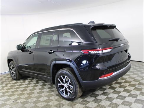 New 2025 Jeep Grand Cherokee Limited w/ Luxury Tech Group II image 3