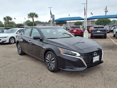 Used 2025 Nissan Altima 2.5 SV FWD image 20