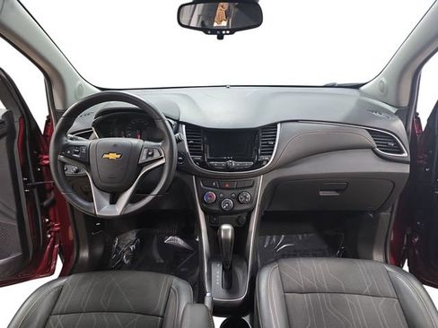 Used 2021 Chevrolet Trax LT w/ Driver Confidence Package image 11