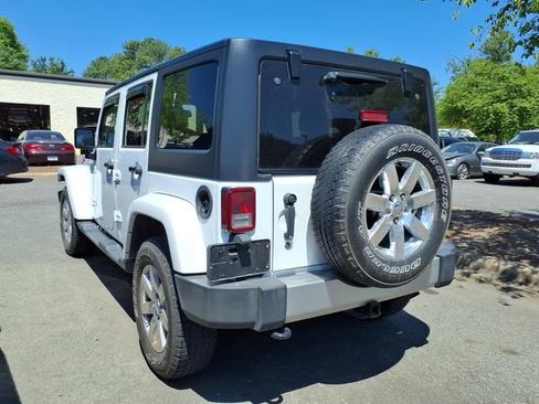 Used 2017 Jeep Wrangler Unlimited Sahara w/ Connectivity Group AWD/4WD image 6