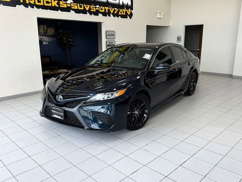Used 2019 Toyota Camry SE FWD image 1