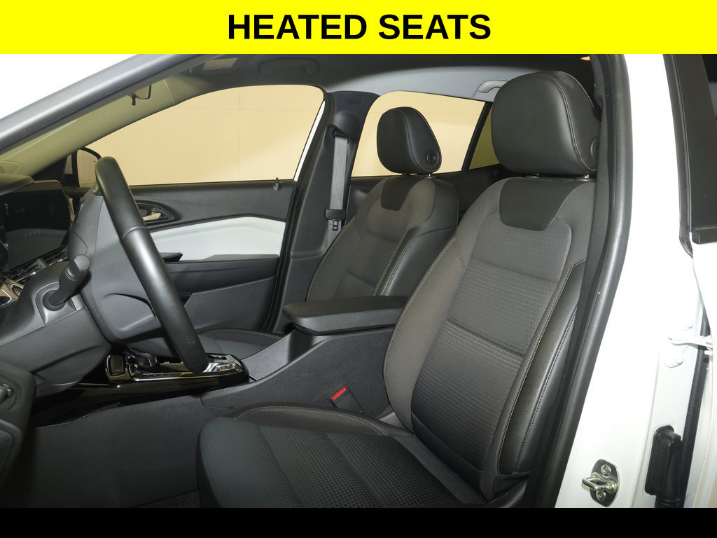 Certified 2025 Chevrolet Trax LT w/ Driver Confidence Package FWD image 3