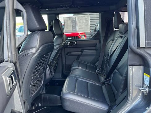 Used 2025 Ford Bronco Badlands image 4