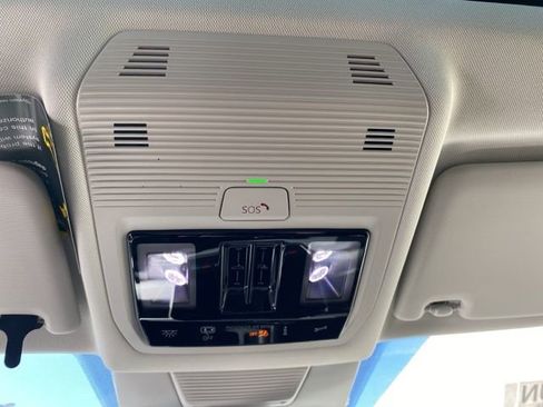 New 2025 Volkswagen Tiguan SE FWD image 47