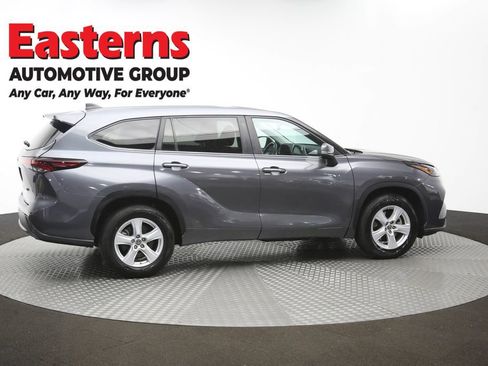 Used 2024 Toyota Highlander LE FWD image 44