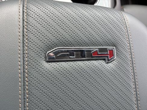 Used 2025 GMC Yukon AT4 w/ AT4 Premium Plus Package AWD/4WD image 45
