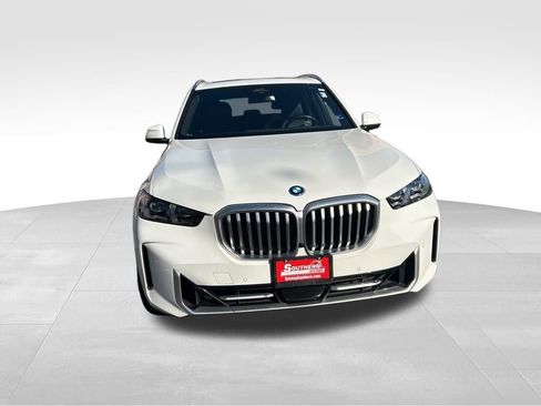 Used 2025 BMW X5 xDrive50e image 9