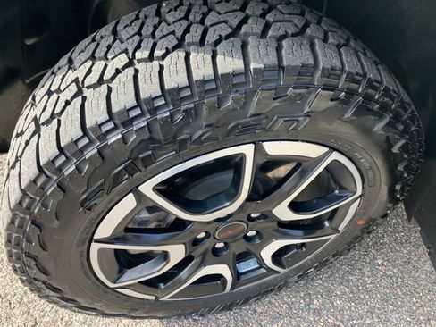 Used 2025 Jeep Compass Trailhawk image 25