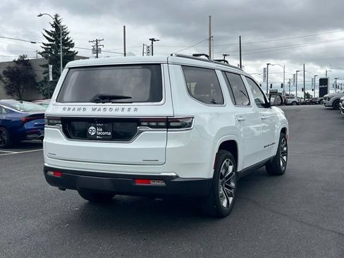 Used 2022 Jeep Grand Wagoneer Series III w/ Flexible Seating Group AWD/4WD image 11