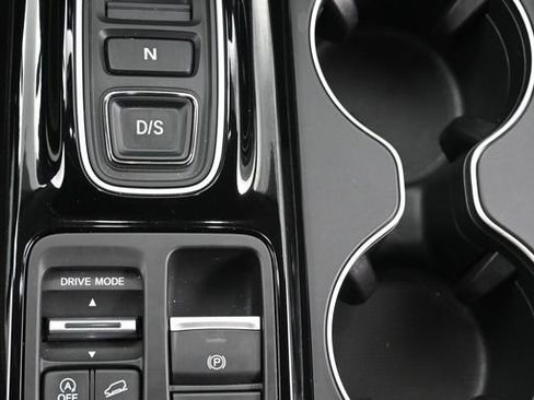 Used 2025 Honda Pilot EX-L image 17