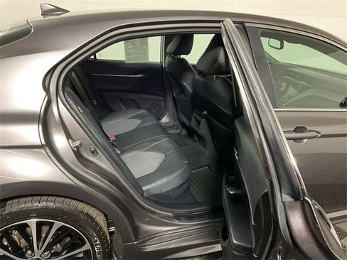 Used 2020 Toyota Camry SE image 33