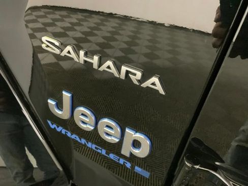 Used 2023 Jeep Wrangler Unlimited Sahara AWD/4WD image 14