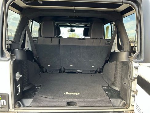 Used 2016 Jeep Wrangler Unlimited Rubicon image 27