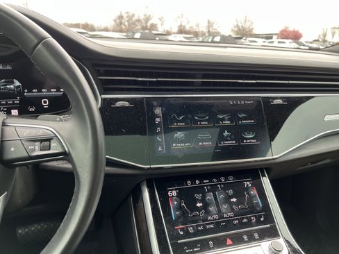 Used 2022 Audi Q8 Prestige image 32