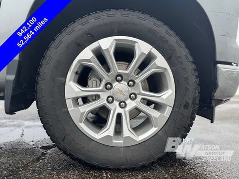 Used 2023 Chevrolet Silverado 1500 LTZ w/ Z71 Off-Road Package AWD/4WD image 13