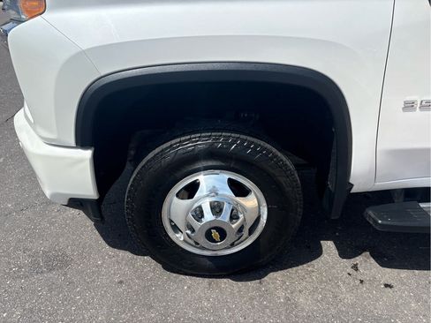Used 2022 Chevrolet Silverado 3500 High Country w/ Safety Package II AWD/4WD image 31