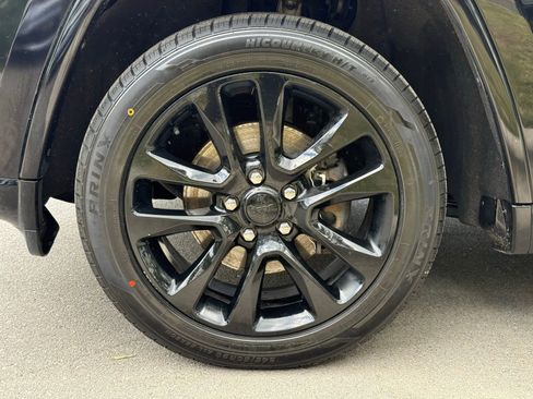 Used 2017 Jeep Grand Cherokee Altitude image 19