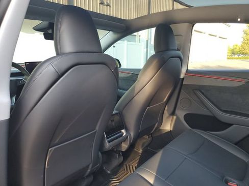 Used 2026 Tesla Model Y 2WD image 8