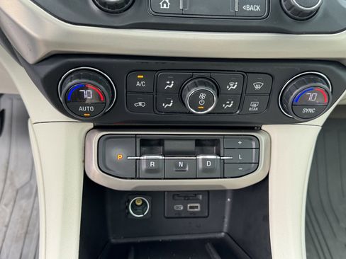 Used 2021 GMC Acadia Denali w/ Denali Ultimate Package image 28