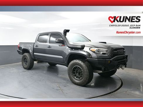 Used 2016 Toyota Tacoma TRD Sport w/ Towing Package AWD/4WD image 1