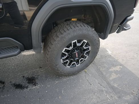 Used 2025 GMC Sierra 2500 AT4X AWD/4WD image 21