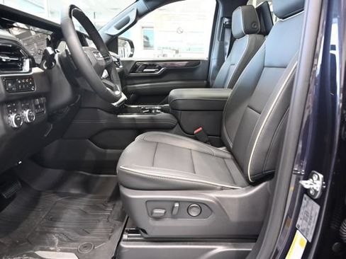 New 2026 GMC Yukon XL Elevation w/ Elevation Premium Package AWD/4WD image 9