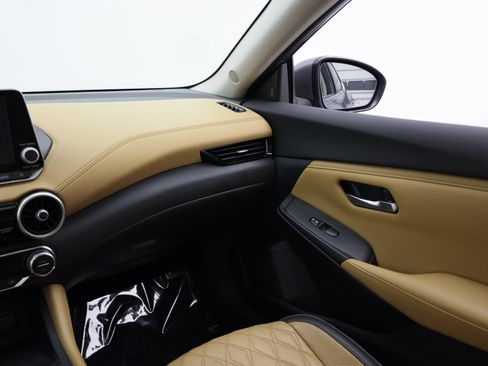 Used 2021 Nissan Sentra SV w/ SV Premium Package FWD image 31