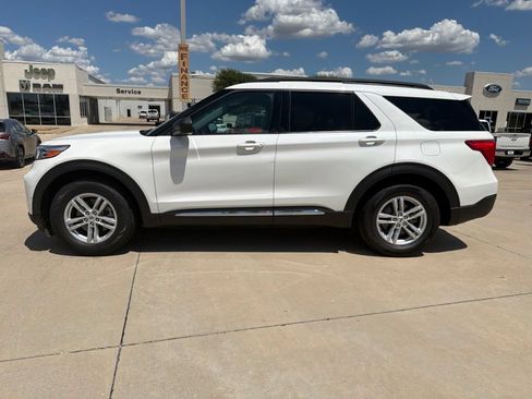 Used 2022 Ford Explorer XLT w/ Class IV Trailer Tow Package RWD image 2