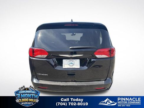 Used 2024 Chrysler Voyager LX FWD image 5
