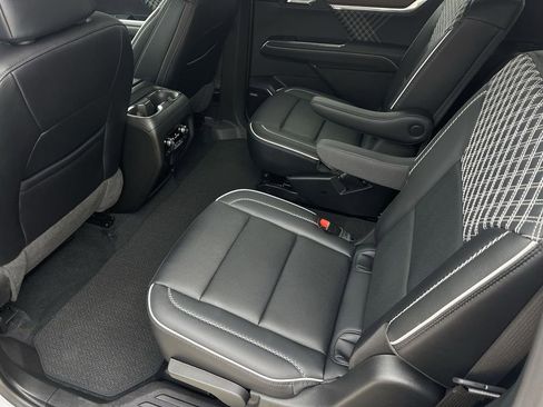 Used 2024 GMC Acadia Denali w/ Super Cruise Package image 25