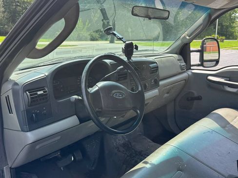 Used 2006 Ford F350 2WD Regular Cab Super Duty image 12