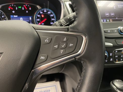 Used 2021 Chevrolet Equinox LT image 16