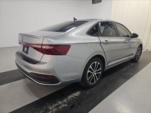 Used 2025 Volkswagen Jetta Sport FWD image 3