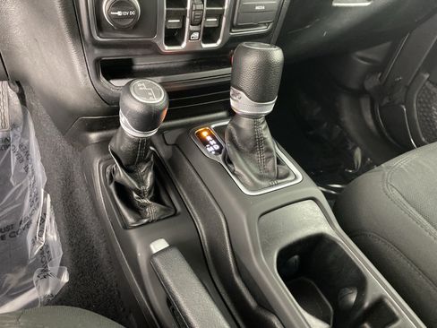 Used 2022 Jeep Wrangler Unlimited Sport AWD/4WD image 28