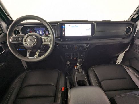Used 2024 Jeep Wrangler Unlimited Sahara w/ Technology Group AWD/4WD image 18