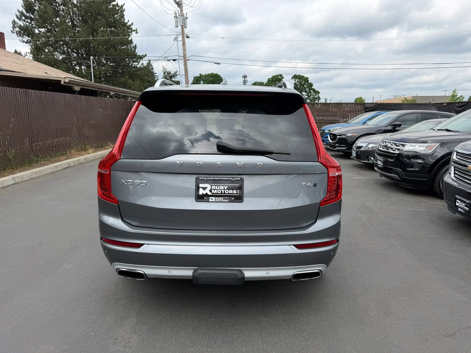 Used 2017 Volvo XC90 T6 Momentum AWD/4WD image 5