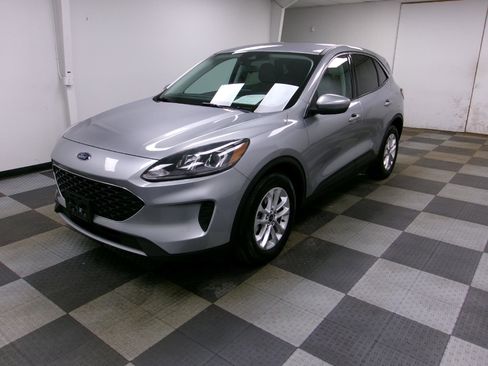 Used 2021 Ford Escape SE image 1