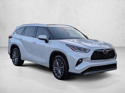 Used 2022 Toyota Highlander Platinum AWD/4WD image 3