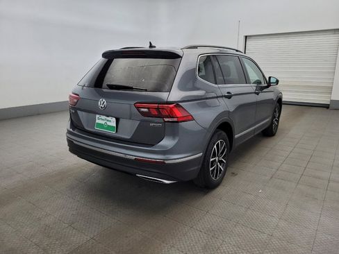 Used 2021 Volkswagen Tiguan SE w/ Panoramic Sunroof Package image 9