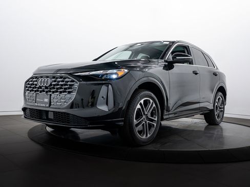 Certified 2025 Audi Q5 Premium w/ Convenience Package image 6