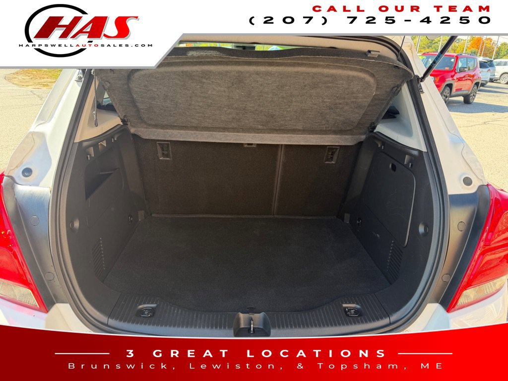 Used 2022 Chevrolet Trax LT w/ LT Convenience Package AWD/4WD image 14