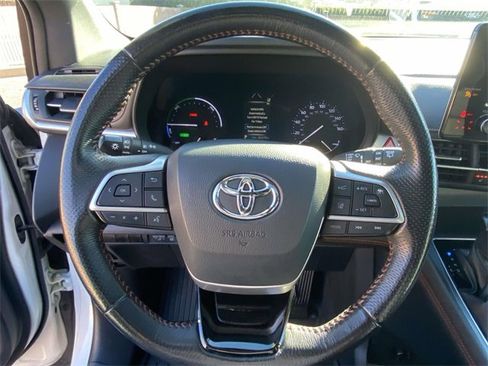 Used 2021 Toyota Sienna XSE image 19
