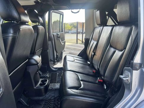 Used 2016 Jeep Wrangler Unlimited Rubicon image 25